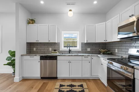 317 S Howell Avenue