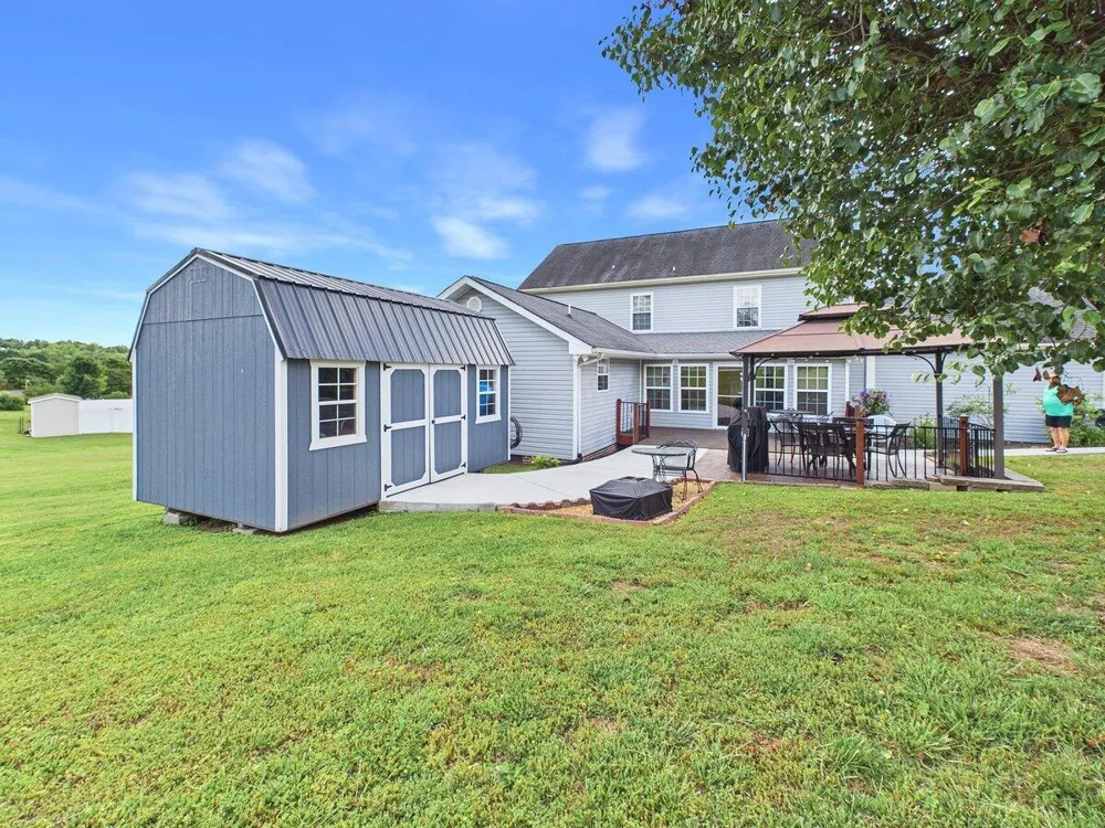 128 County Road 101 Riceville, TN 37370