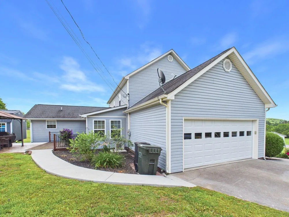 128 County Road 101 Riceville, TN 37370