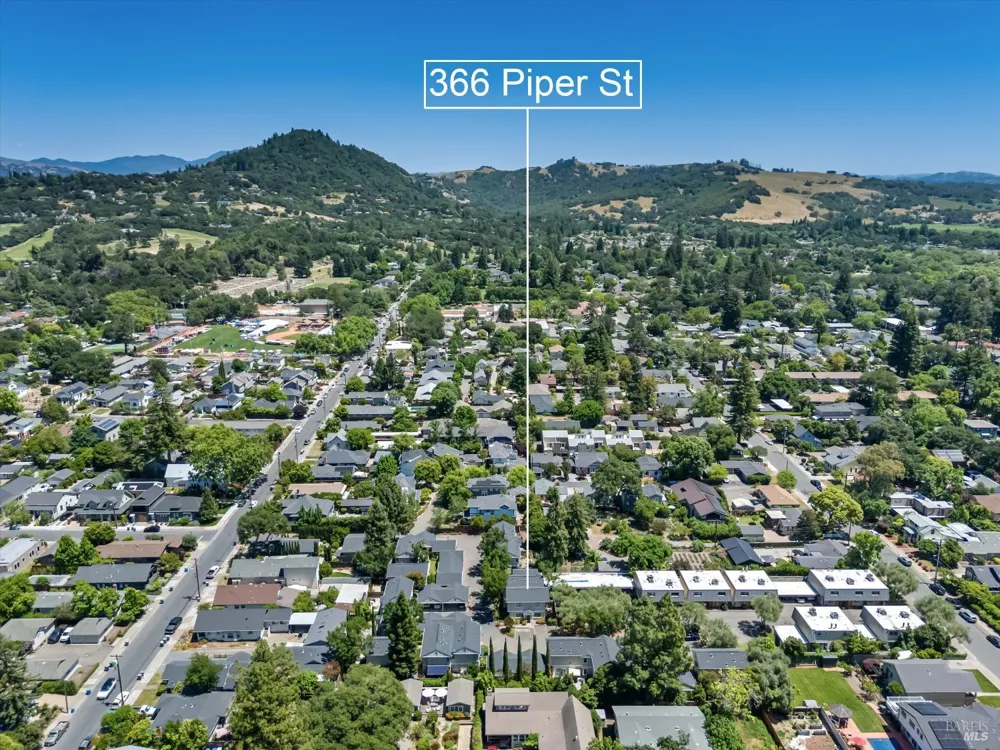 366 Piper Street Healdsburg, CA 95448