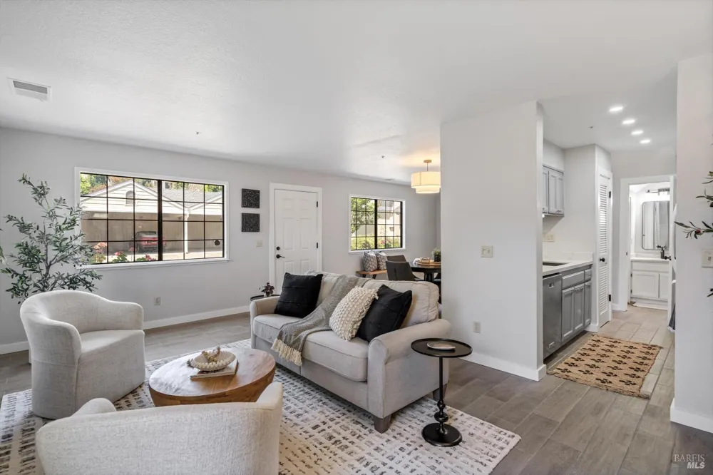 366 Piper Street Healdsburg, CA 95448