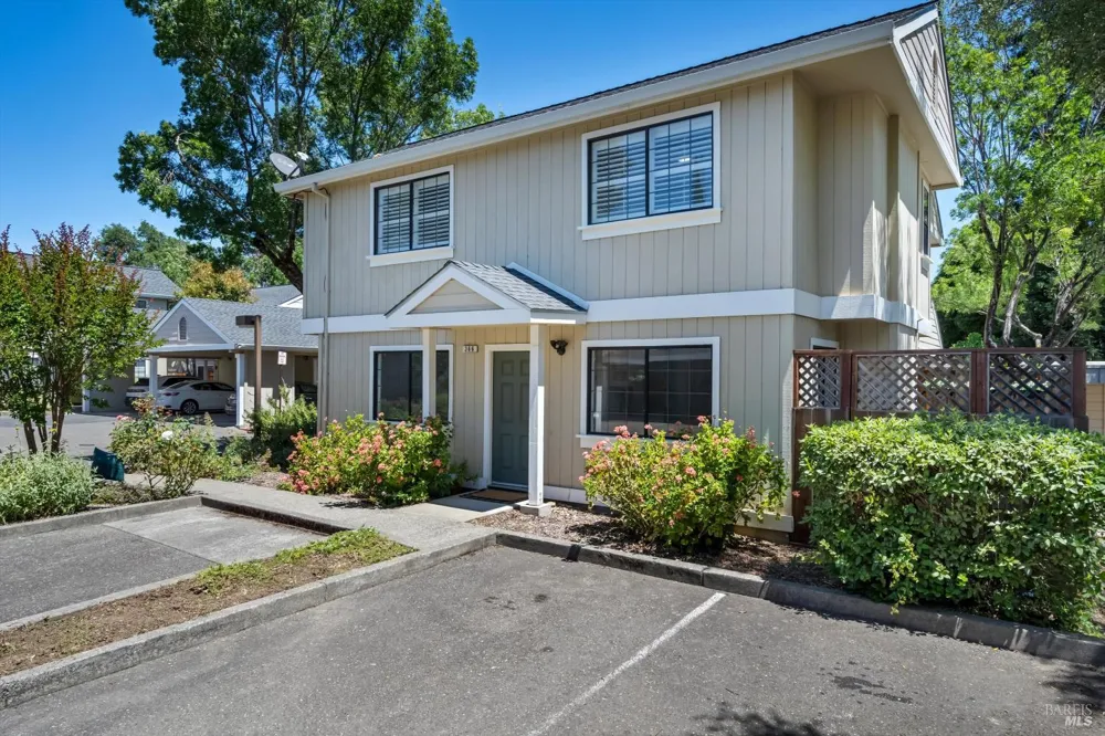 366 Piper Street Healdsburg, CA 95448