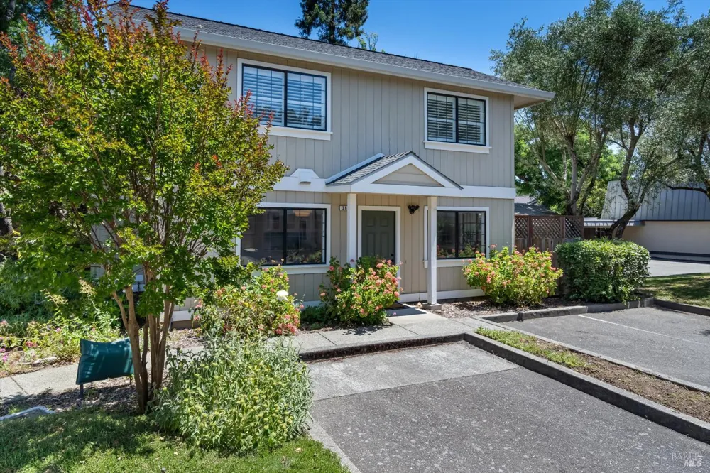 366 Piper Street Healdsburg, CA 95448