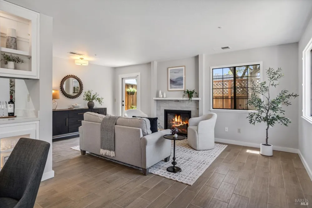 366 Piper Street Healdsburg, CA 95448