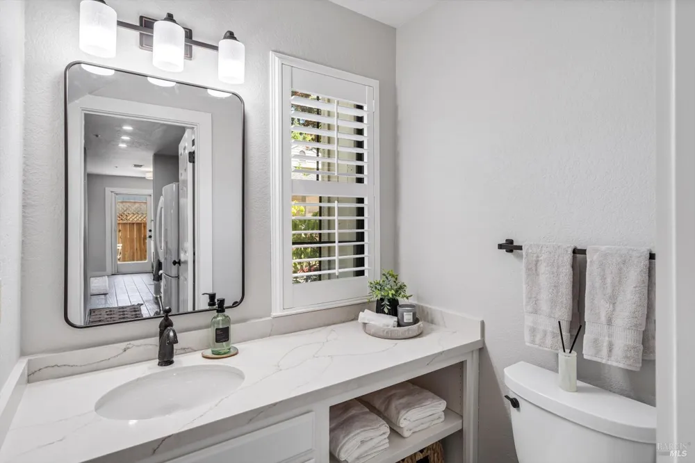 366 Piper Street Healdsburg, CA 95448