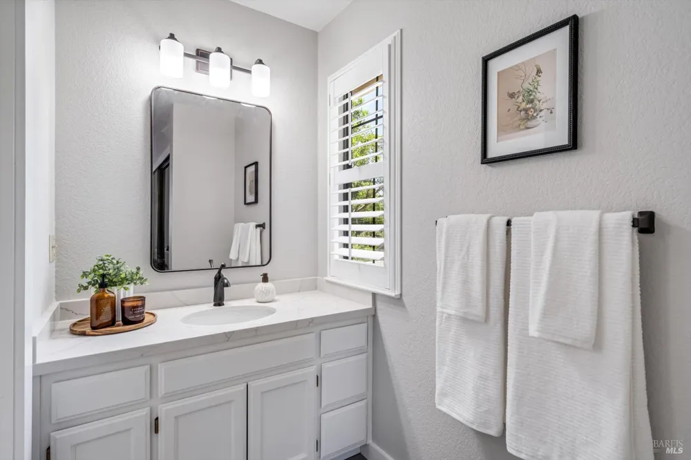 366 Piper Street Healdsburg, CA 95448