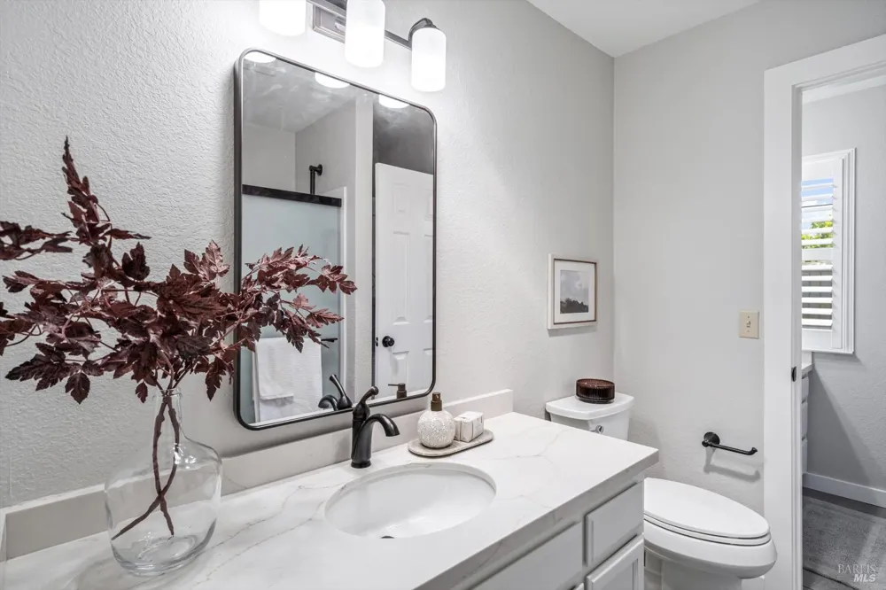 366 Piper Street Healdsburg, CA 95448