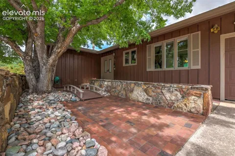 223 Crystal Hills Boulevard