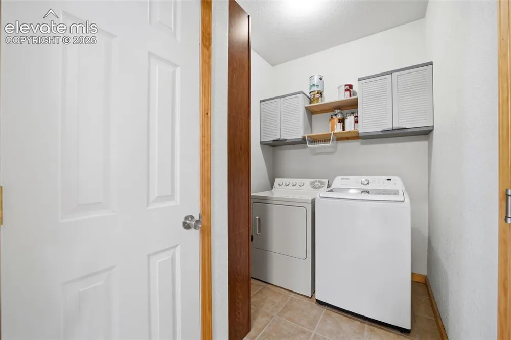 1008 E Kirkwood Drive Pueblo, CO 81007