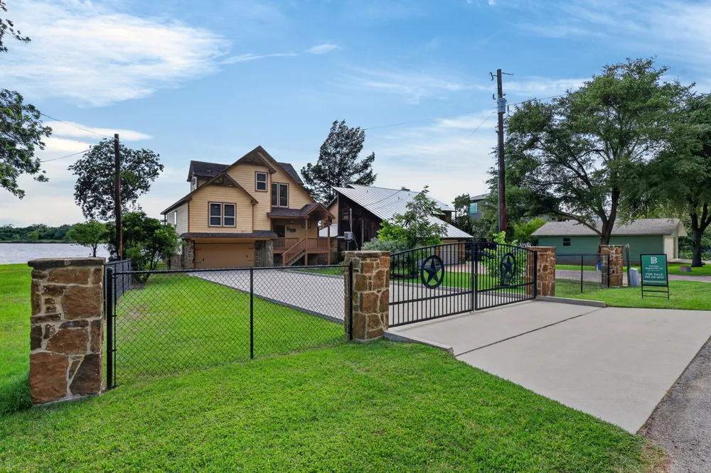 1002 Scenic Loop Kingsland, TX 78639