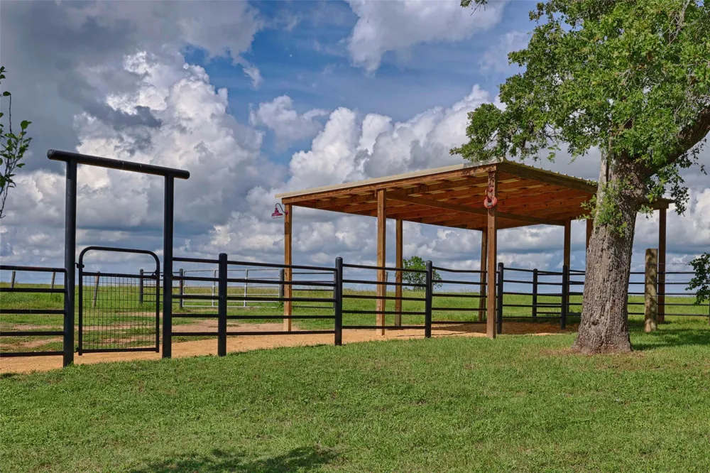 3545 E I 10 Frontage Road Schulenburg, TX 78956