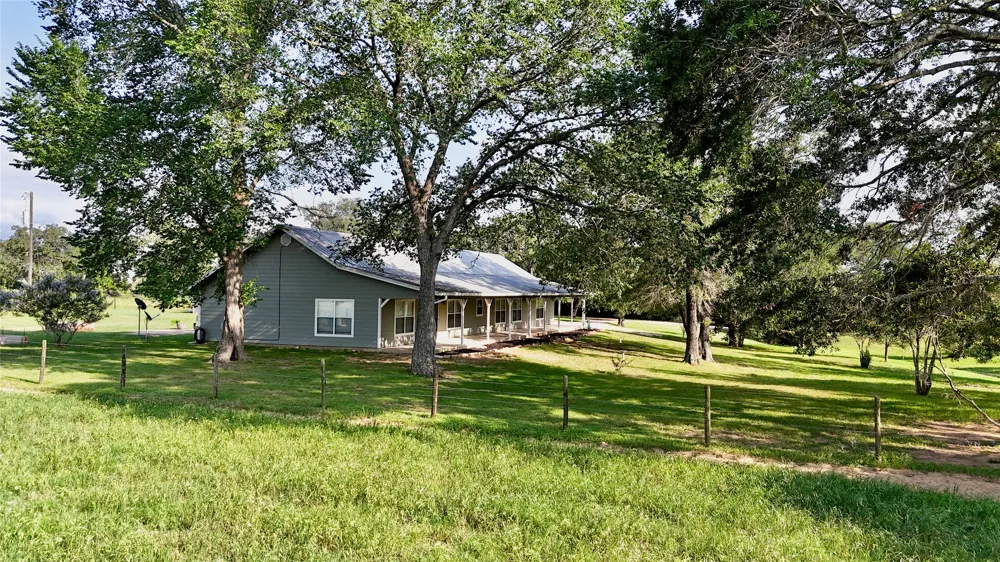 3545 E I 10 Frontage Road Schulenburg, TX 78956