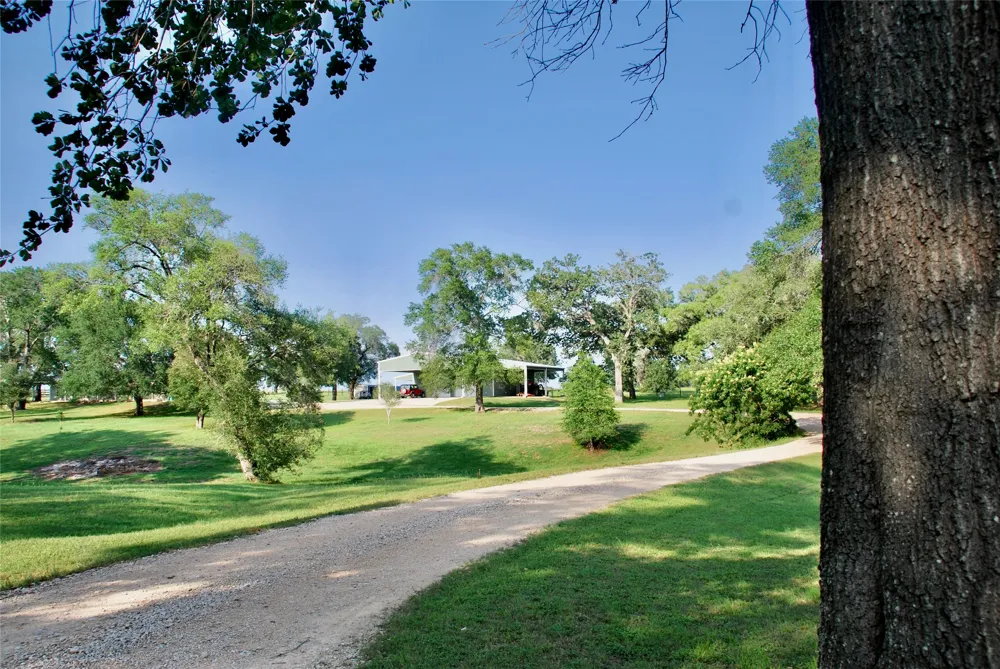 3545 E I 10 Frontage Road Schulenburg, TX 78956