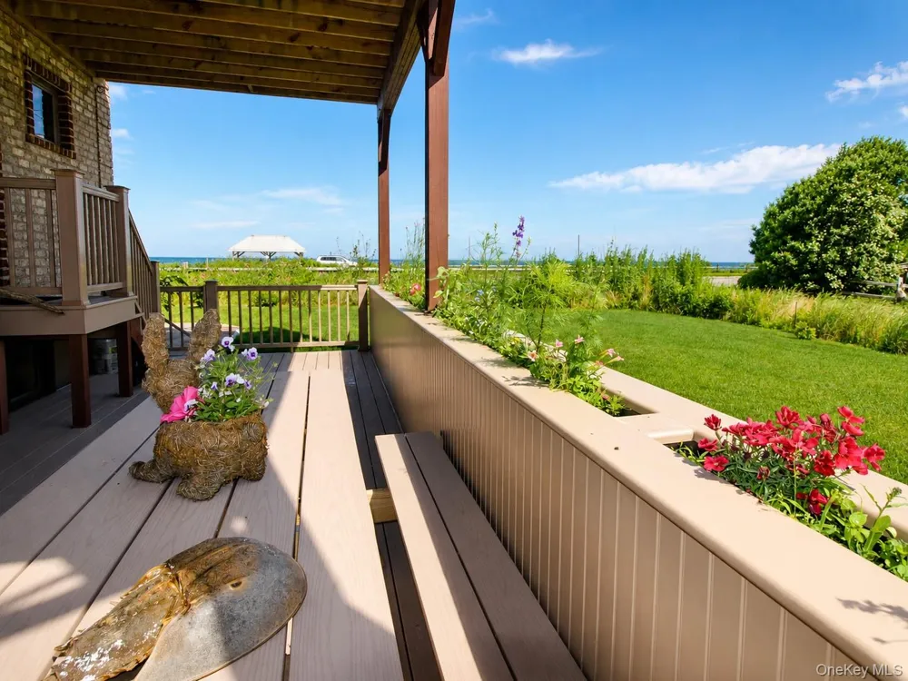 345 Old Cove Boulevard Southold, NY 11971