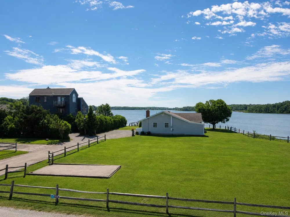 345 Old Cove Boulevard Southold, NY 11971