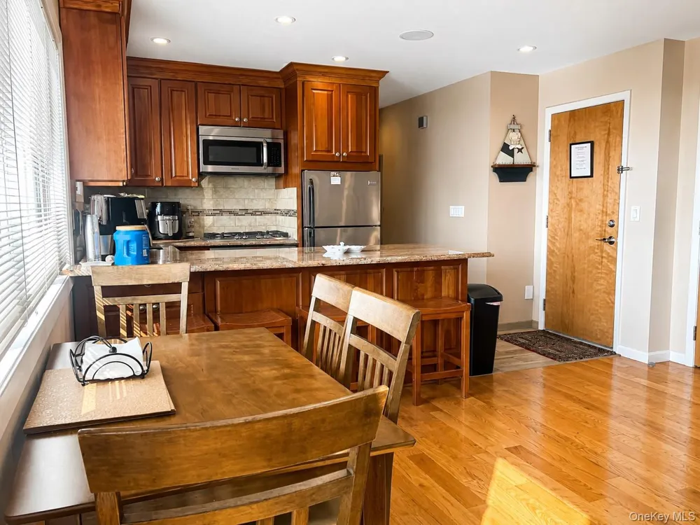 345 Old Cove Boulevard Southold, NY 11971