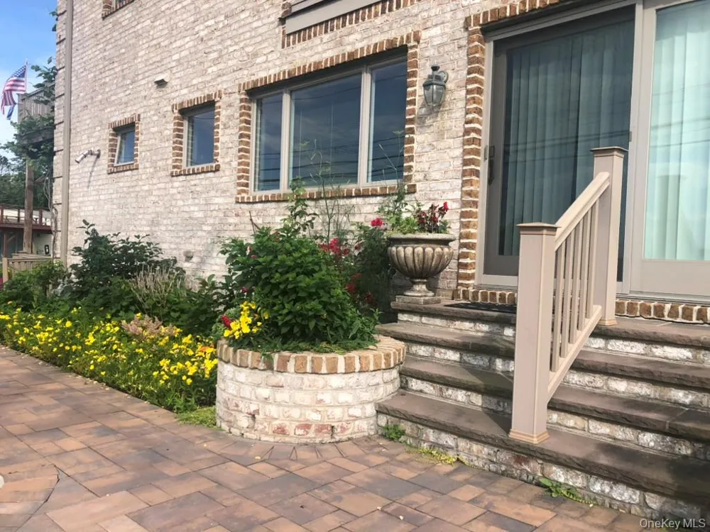 345 Old Cove Boulevard Southold, NY 11971