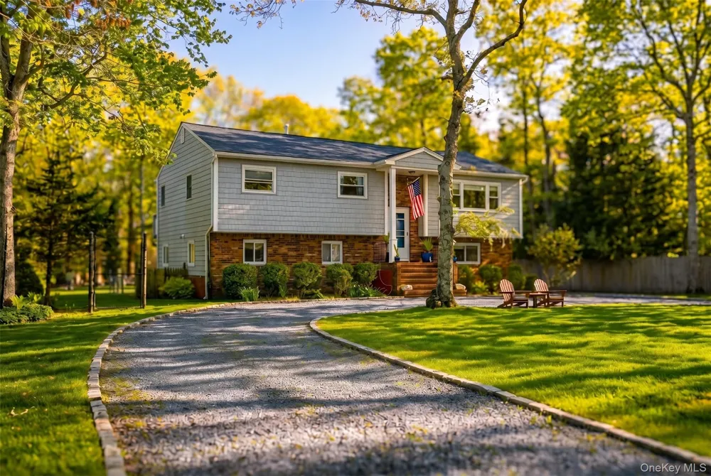 50 Runnymeade Drive East Hampton, NY 11937