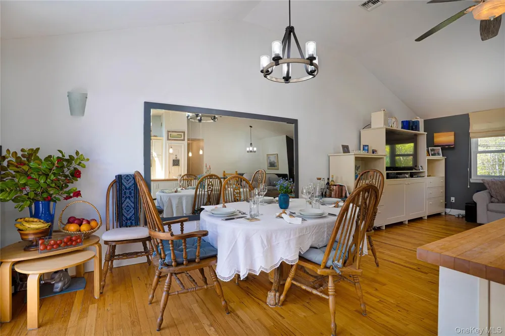 50 Runnymeade Drive East Hampton, NY 11937