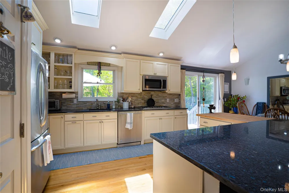 50 Runnymeade Drive East Hampton, NY 11937