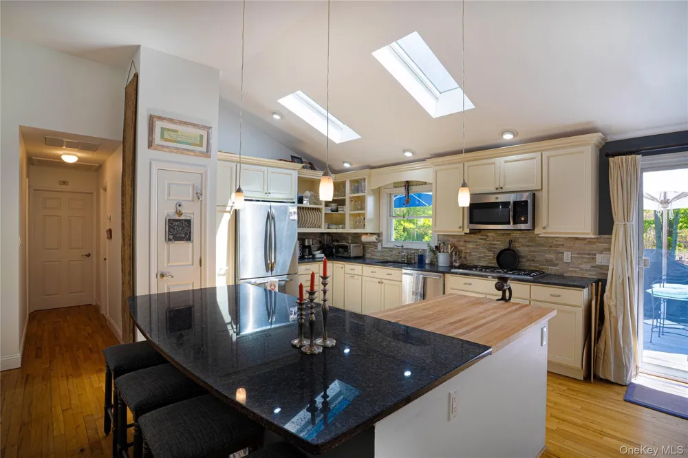 50 Runnymeade Drive East Hampton, NY 11937