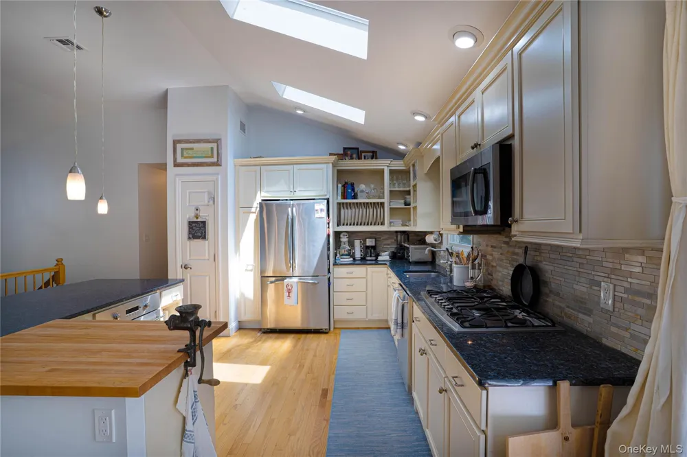 50 Runnymeade Drive East Hampton, NY 11937