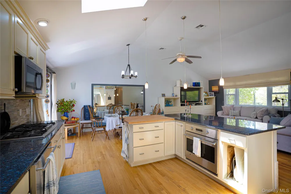 50 Runnymeade Drive East Hampton, NY 11937