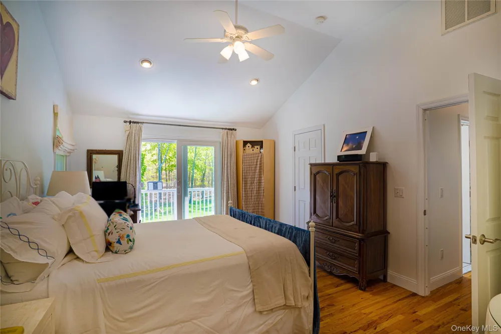 50 Runnymeade Drive East Hampton, NY 11937