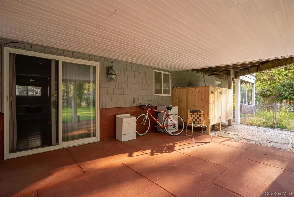 50 Runnymeade Drive East Hampton, NY 11937