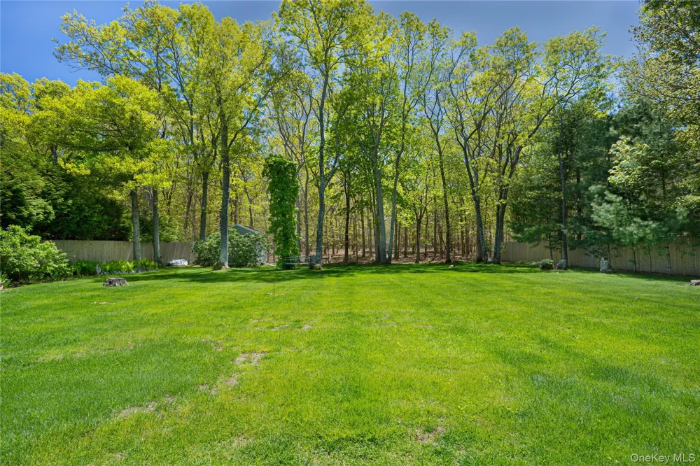 50 Runnymeade Drive East Hampton, NY 11937