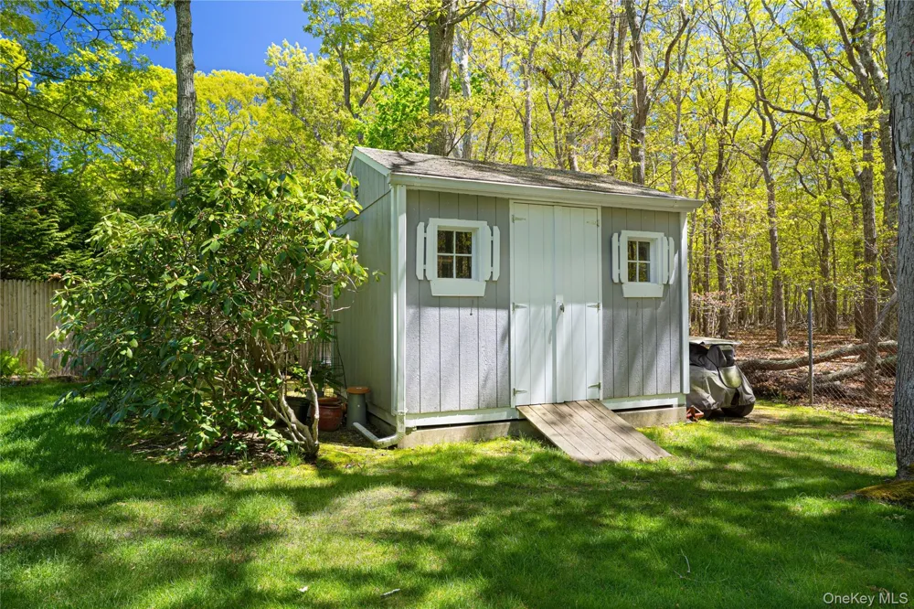 50 Runnymeade Drive East Hampton, NY 11937