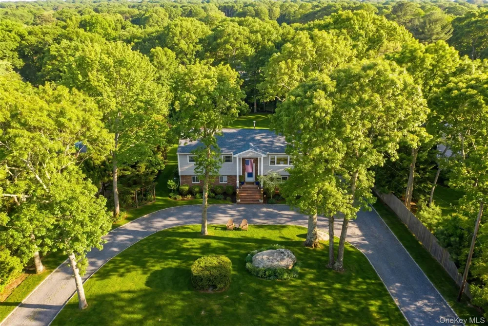50 Runnymeade Drive East Hampton, NY 11937
