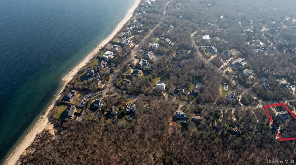 50 Runnymeade Drive East Hampton, NY 11937