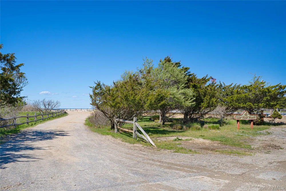 50 Runnymeade Drive East Hampton, NY 11937
