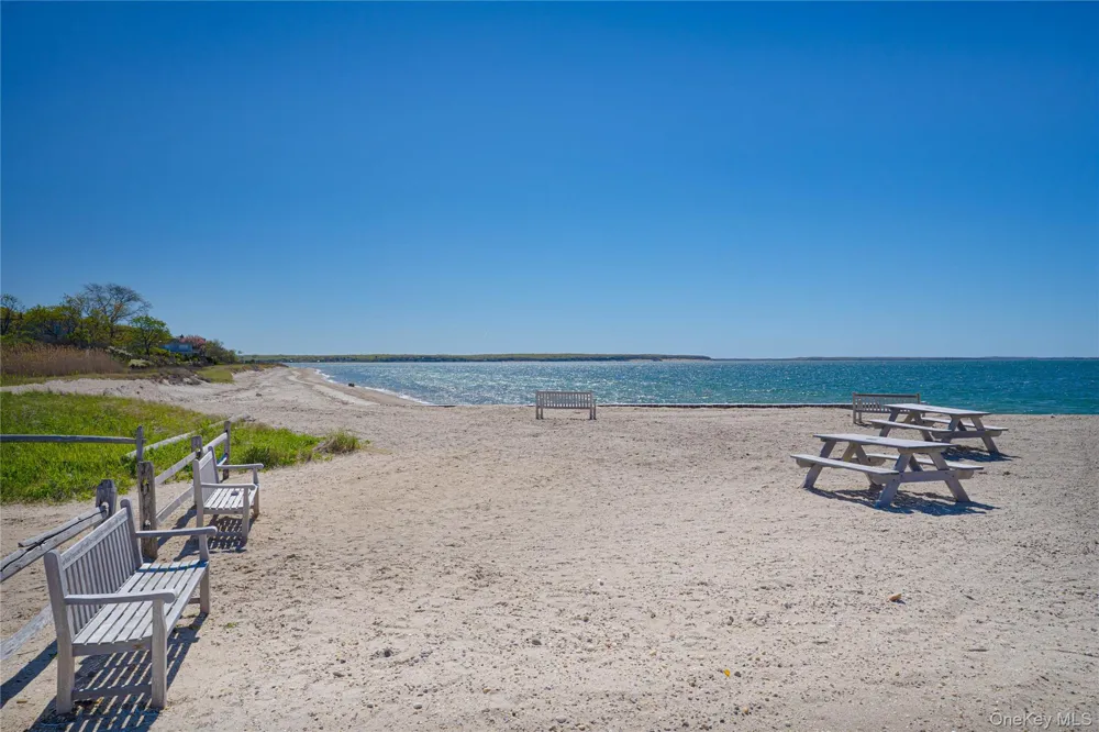 50 Runnymeade Drive East Hampton, NY 11937