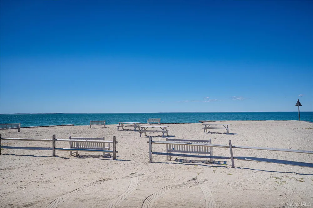 50 Runnymeade Drive East Hampton, NY 11937