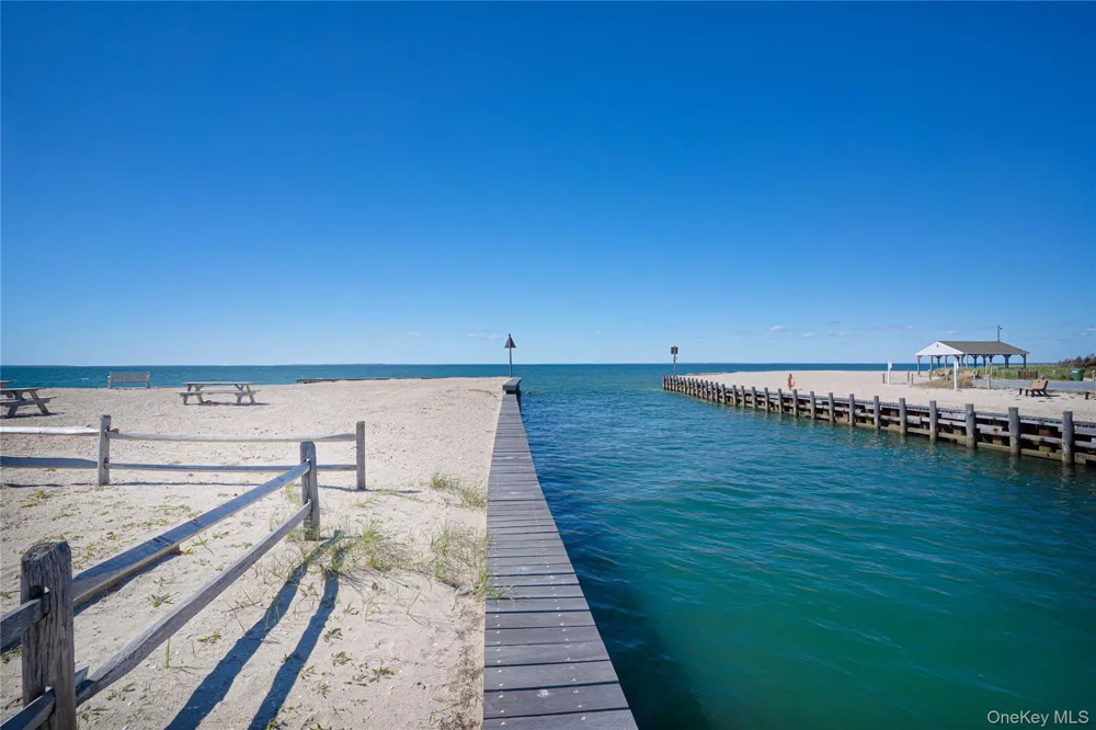 50 Runnymeade Drive East Hampton, NY 11937