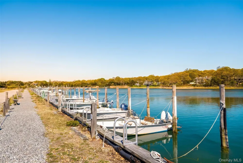 50 Runnymeade Drive East Hampton, NY 11937