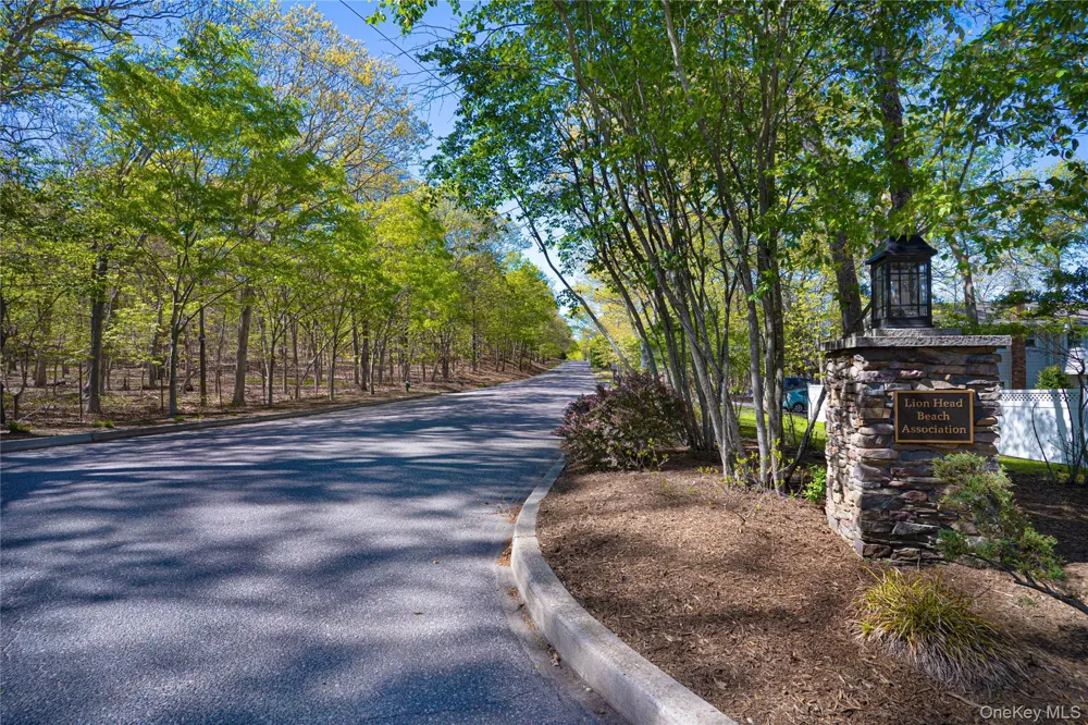 50 Runnymeade Drive East Hampton, NY 11937