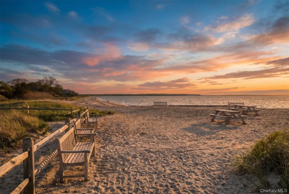 50 Runnymeade Drive East Hampton, NY 11937