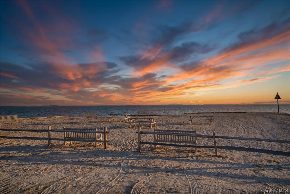 50 Runnymeade Drive East Hampton, NY 11937