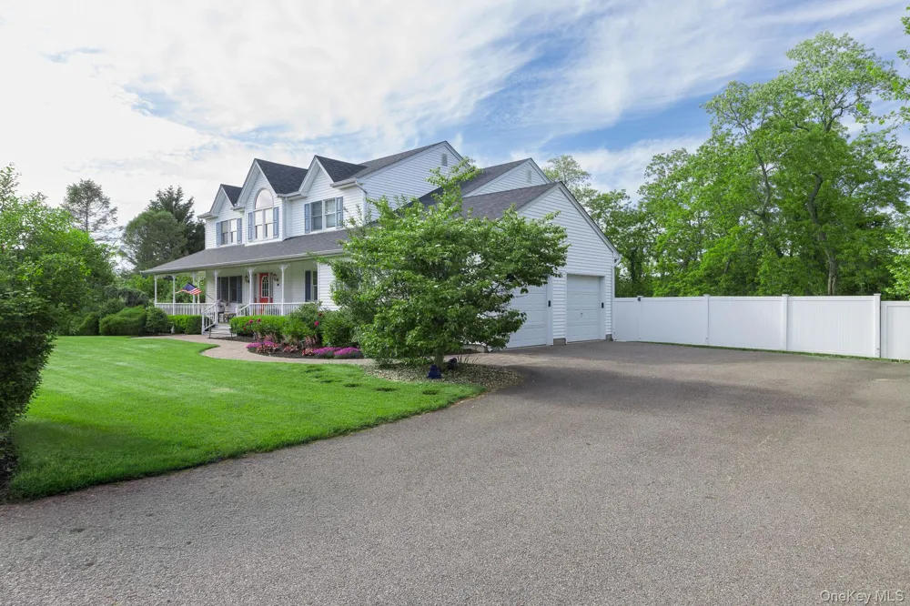 506 Twomey Avenue Baiting Hollow, NY 11933
