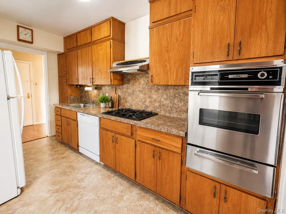 209-25 18th Avenue #6D Bayside, NY 11360