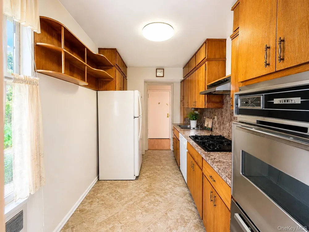 209-25 18th Avenue #6D Bayside, NY 11360