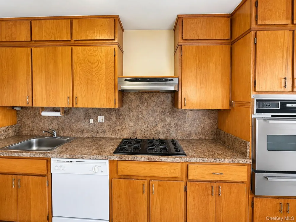 209-25 18th Avenue #6D Bayside, NY 11360