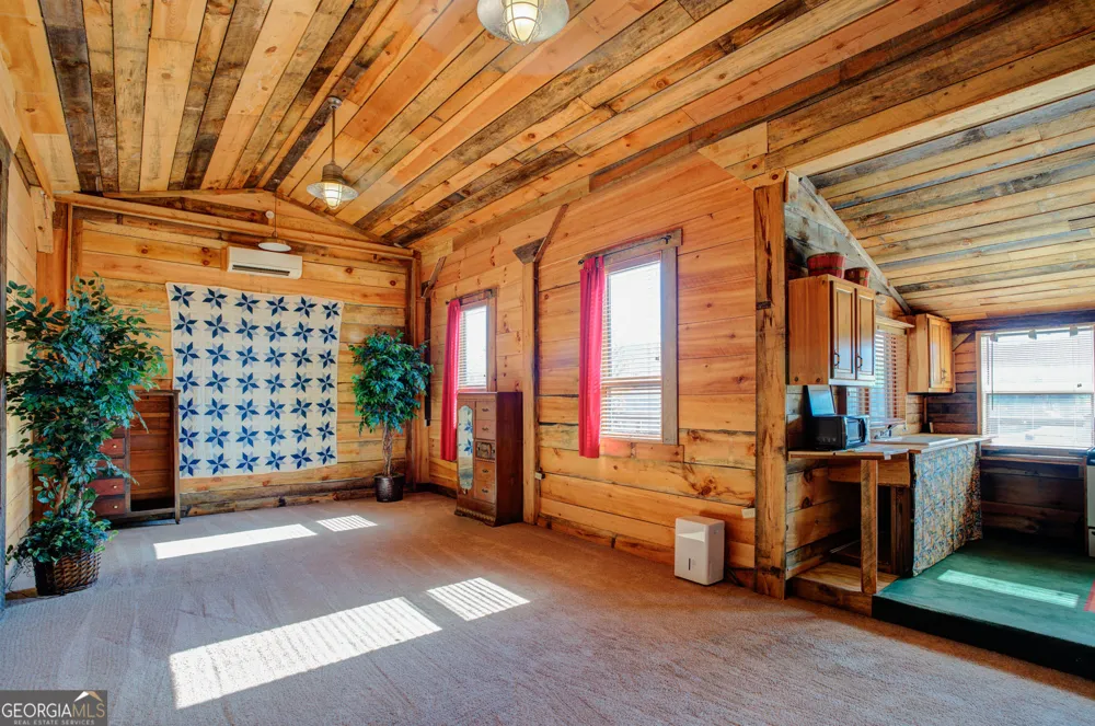 5192 Wolffork RD Rabun Gap, GA 30568