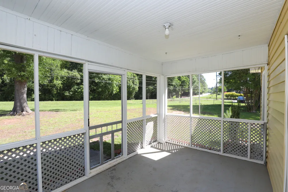 1186 E Tugalo ST Toccoa, GA 30577