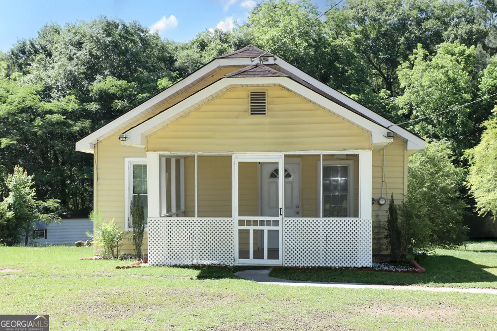 1186 E Tugalo ST Toccoa, GA 30577