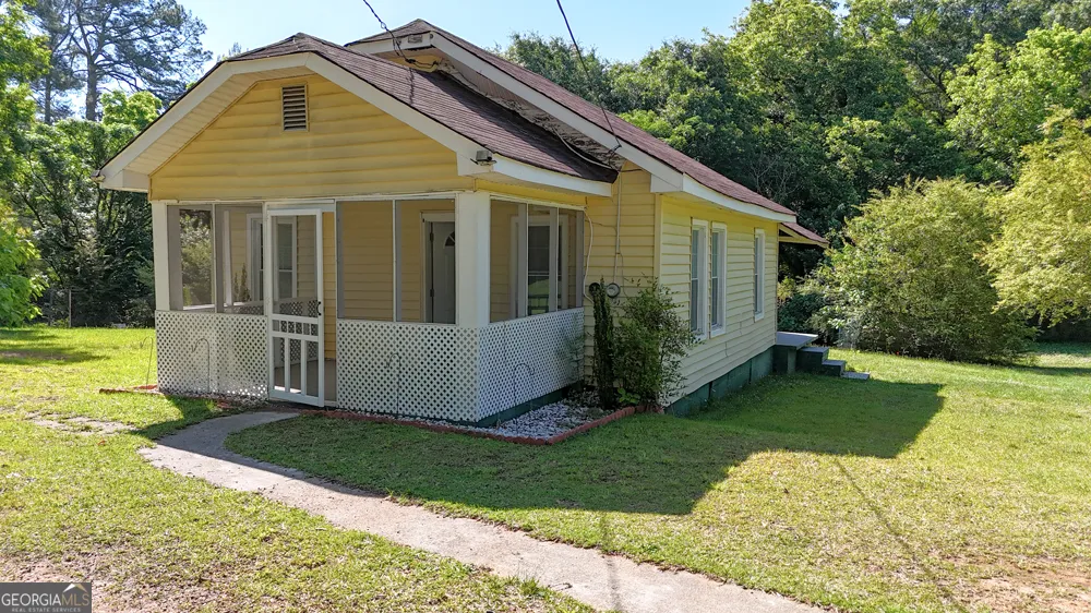 1186 E Tugalo ST Toccoa, GA 30577