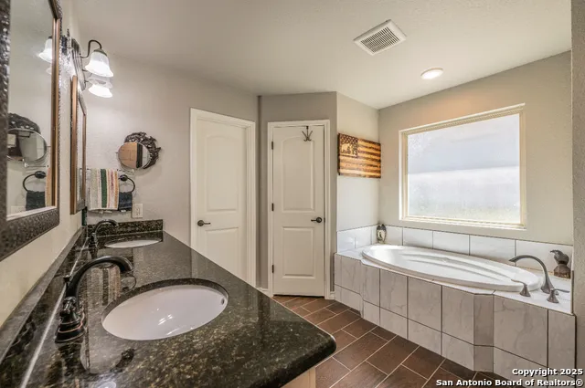 1421 Cottonwood Rd Fischer, TX 78623